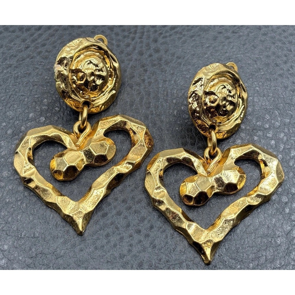 Vintage Made In France 80s Hammered Massive Heart Dangle Clip Earrings Runway - Picture 2 of 16